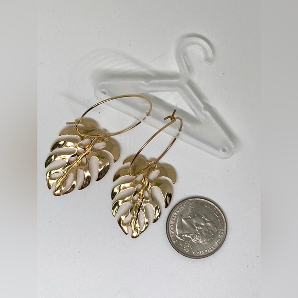 Leaf 🍃 pendant hoop earrings !!! - Picture 6 of 9